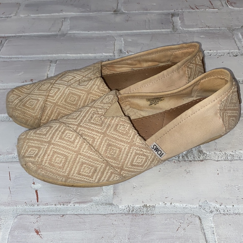 Toms natural burlap knit patterned slip ons size 9